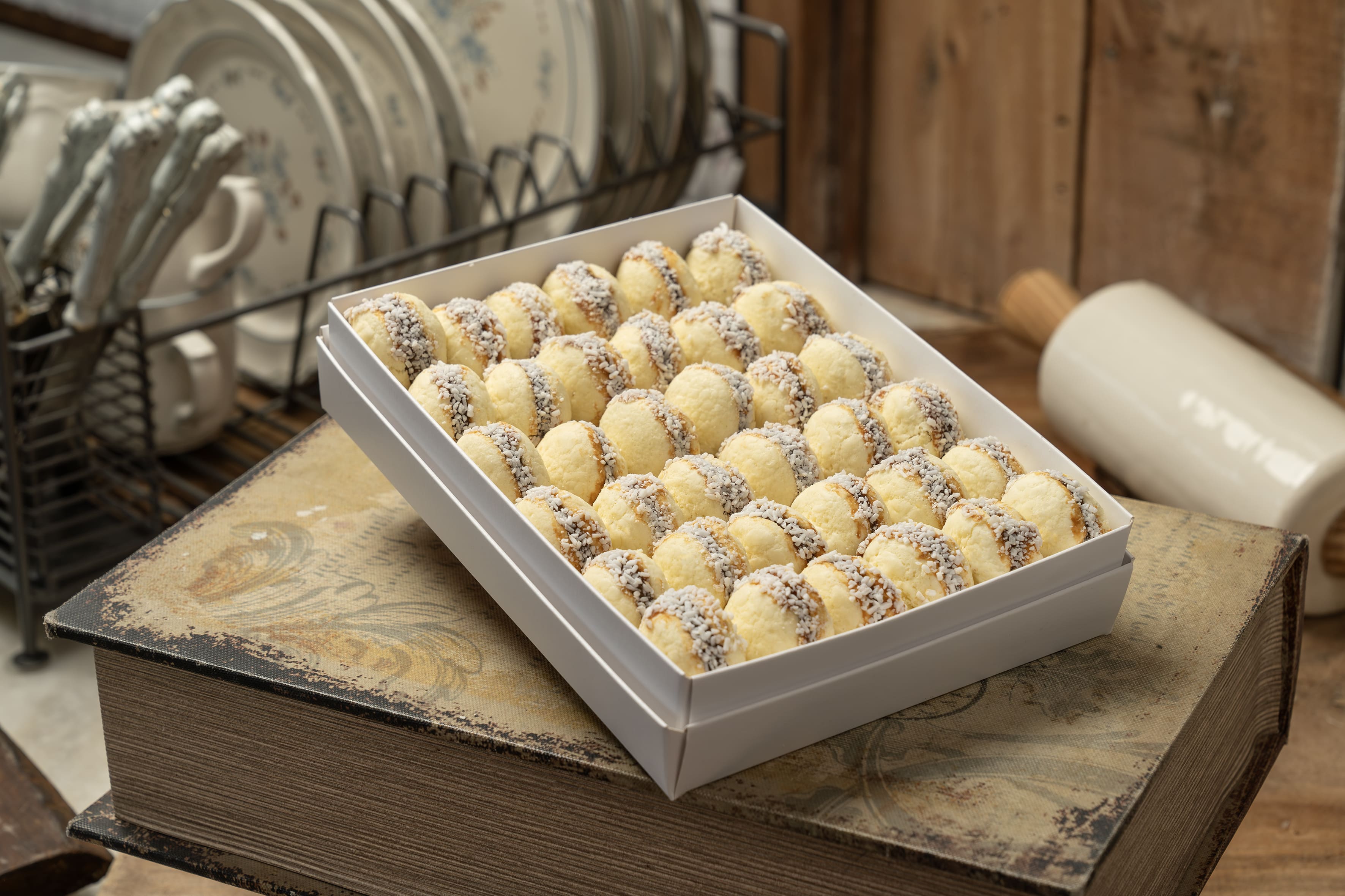CAJA GRANDE ALFAJORCITOS DE MAICENA