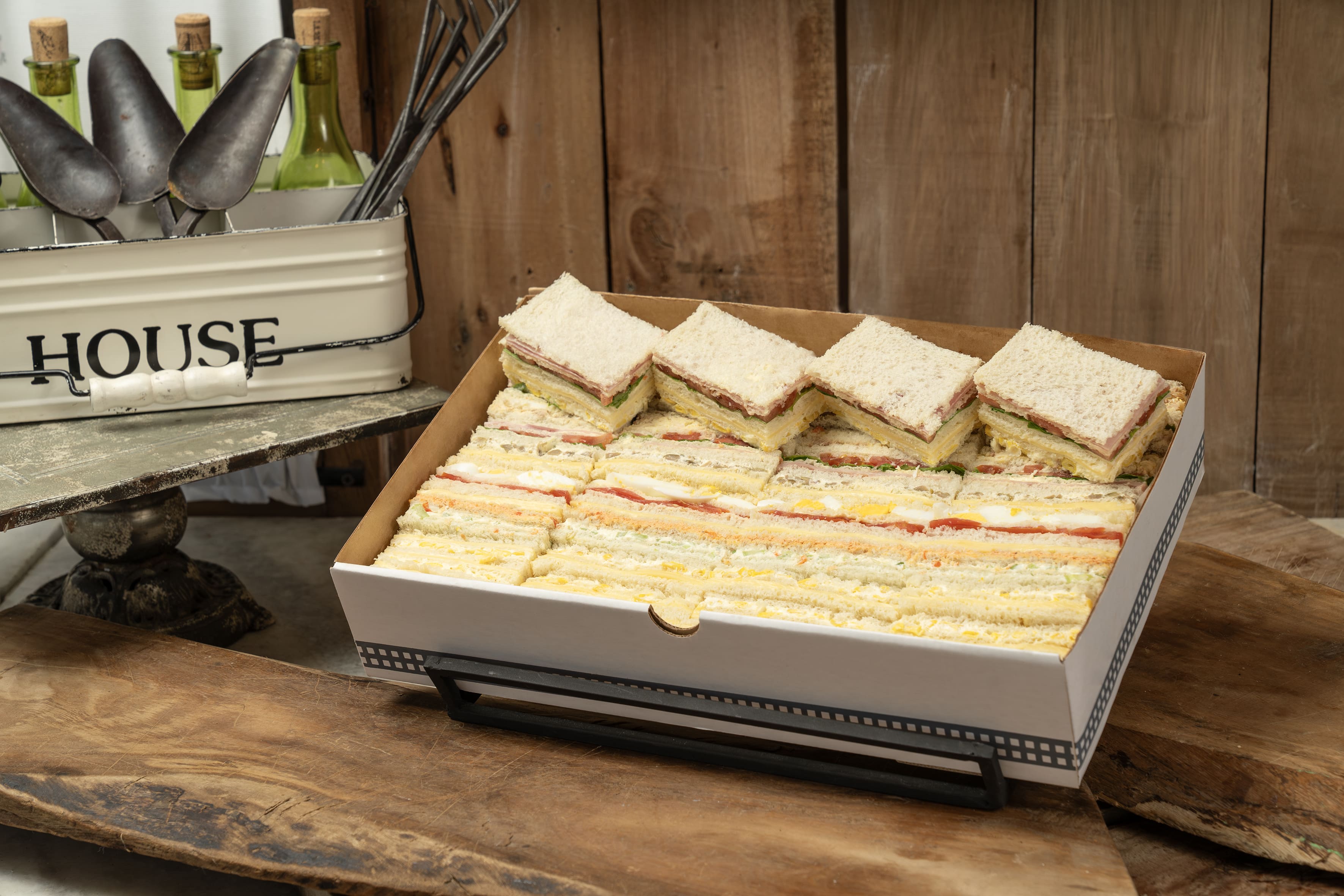 caja-mediana-sandwiches-de-miga-salados-maria-casta-a