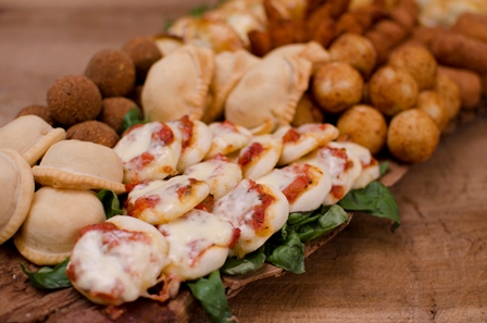 TABLA  GRANDE CON BOCADITOS  
