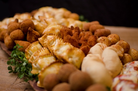 TABLA  GRANDE CON BOCADITOS  