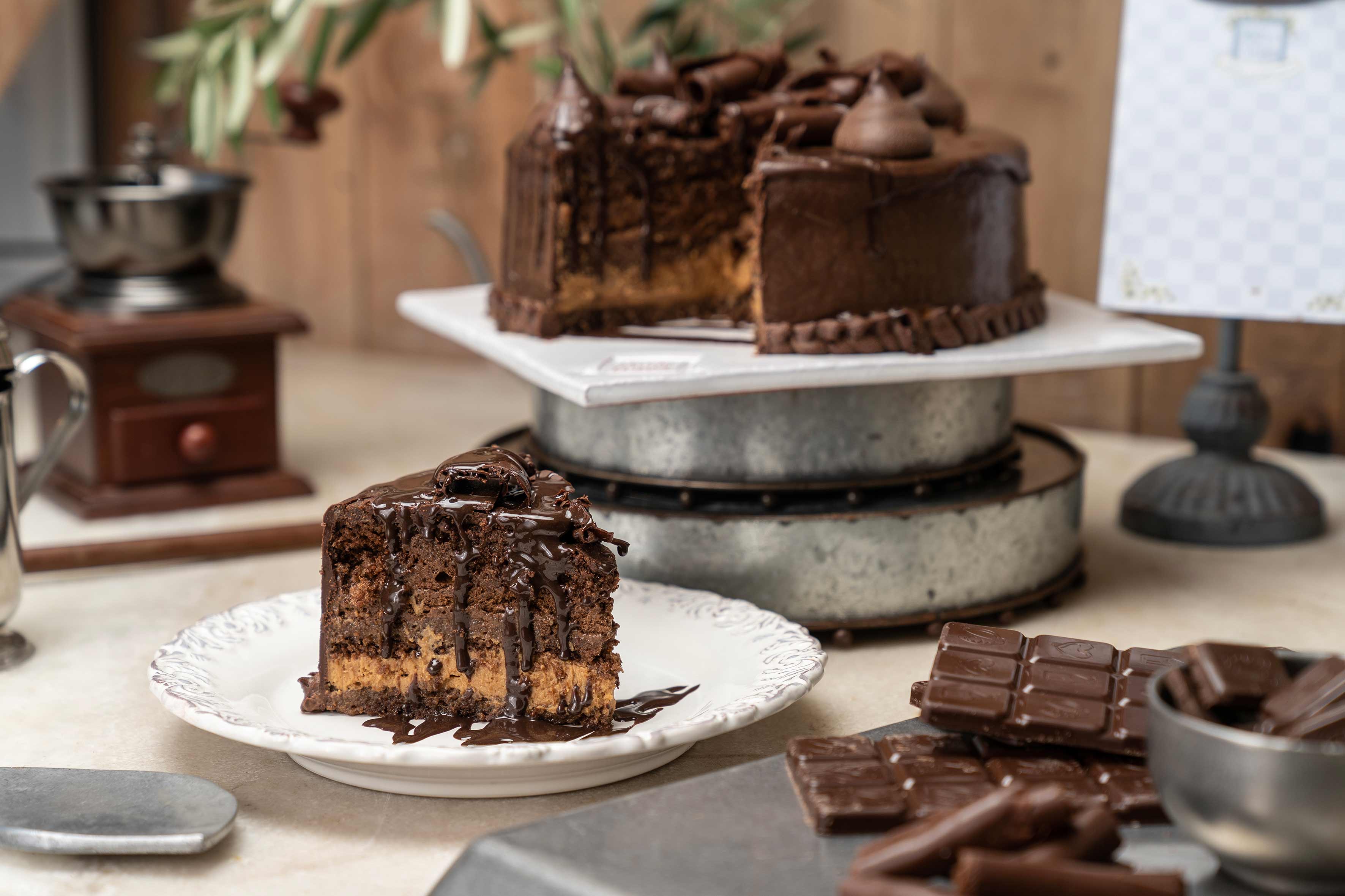 TORTA DE CHOCOLATE CON MOUSSES